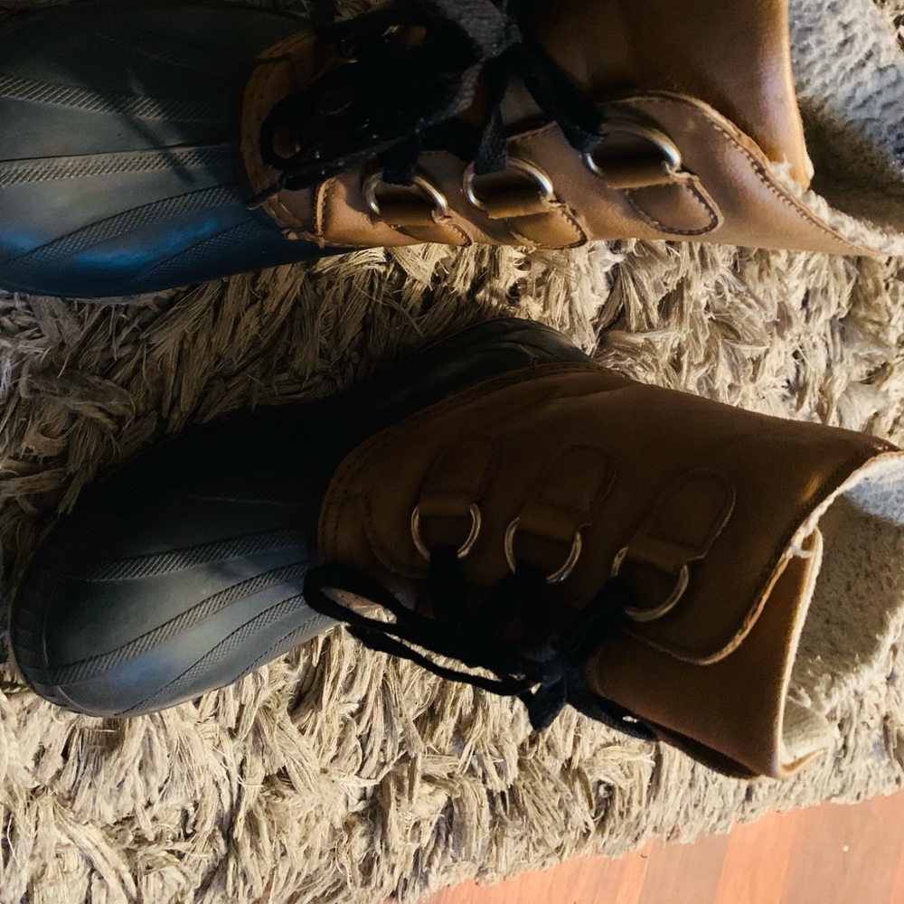 Winter boots ,size 1-2 kids good condition